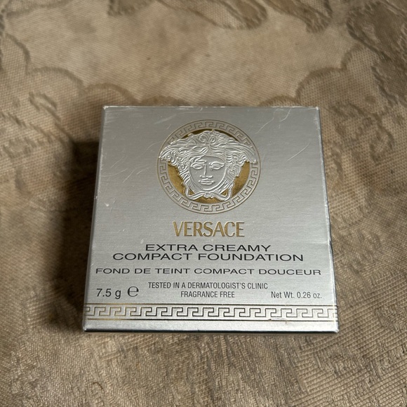 Vintage Versace Extra Creamy Compact Foundation ..026 oz 80704-1 - Picture 1 of 7